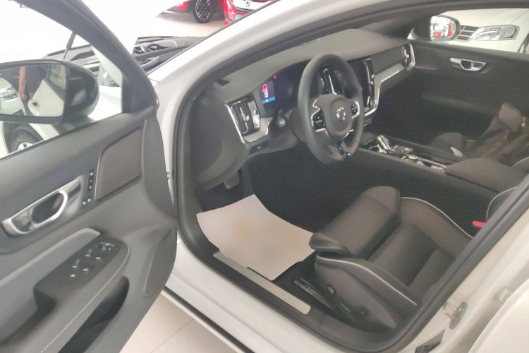 沃尔沃S60 2025款 B5 智雅运动版中控内饰20