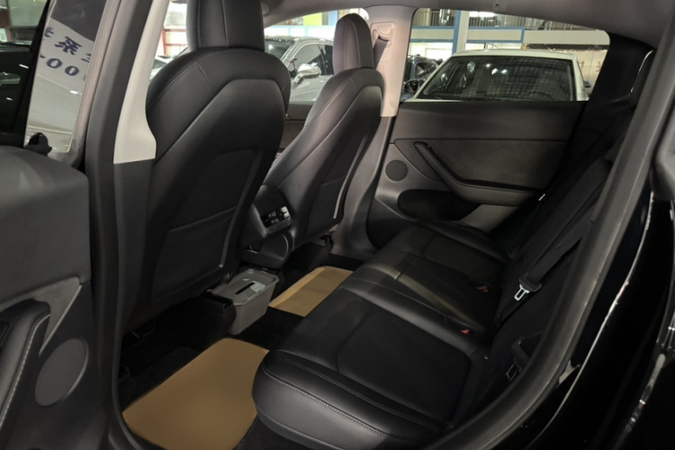 特斯拉 Model Y 2021款 标准续航后驱版中控内饰7001