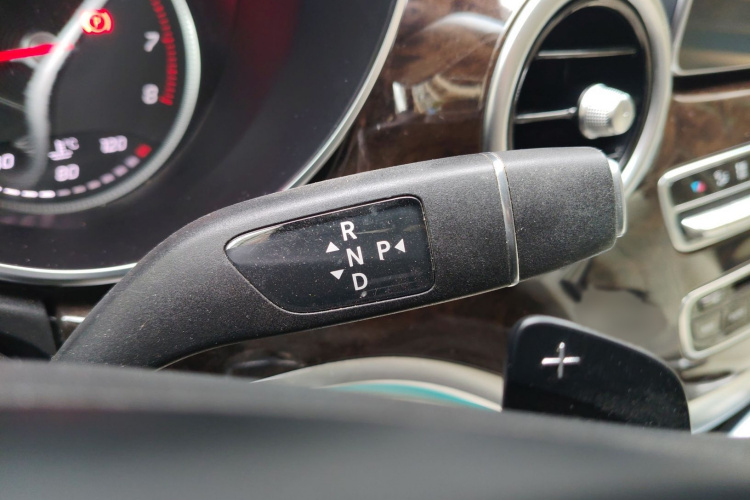 奔驰V级 2018款 V 260 L 尊贵加长版 国VI局部细节18