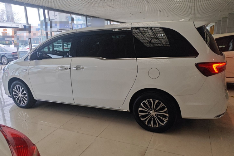 别克GL8 2023款 改款 陆上公务舱 豪华型车身外观4