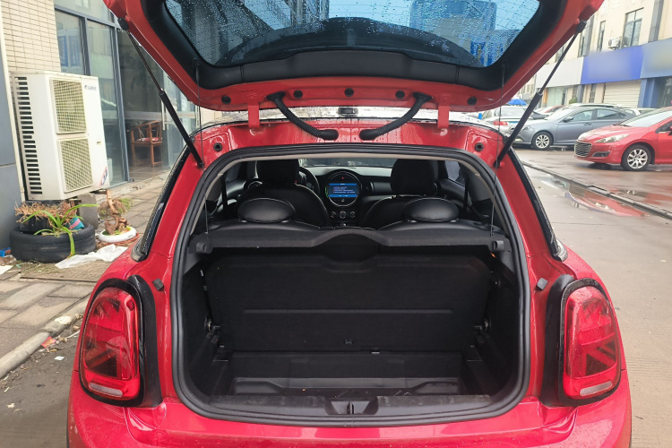 MINI 2016款 1.2T ONE 先锋派机舱底盘23