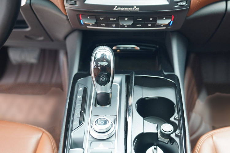 玛莎拉蒂 Levante 2016款 3.0T 标准型中控内饰7004