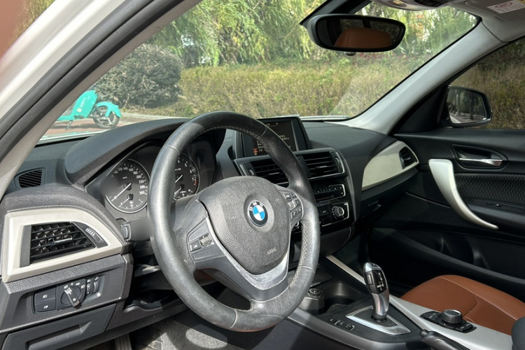 宝马1系(进口) 2016款 118i 领先型中控内饰7001