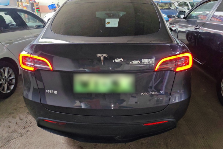 特斯拉 Model Y 2021款 标准续航后驱版车身外观6