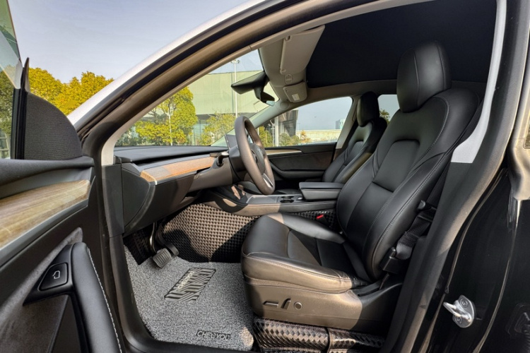 特斯拉 Model Y 2021款 标准续航后驱版中控内饰7003