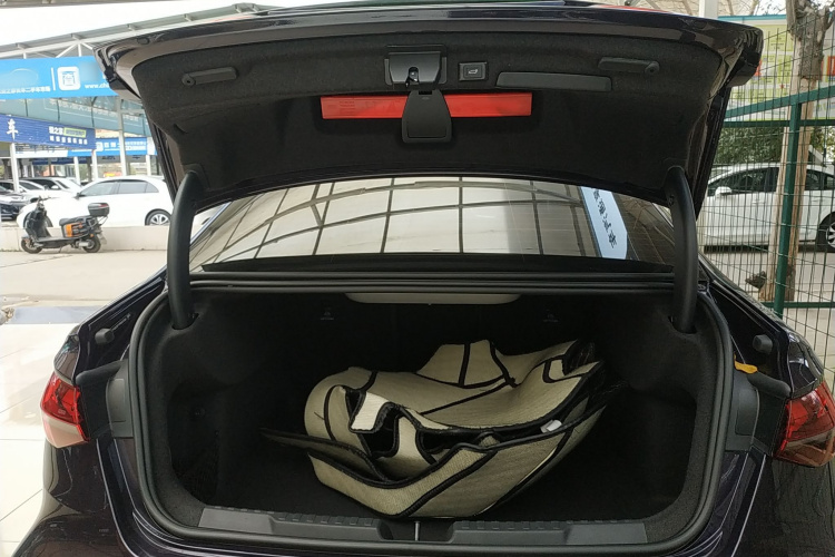 奥迪A3 2025款 A3L Limousine 35TFSI 飞驰尊享型 +豪华臻选包机舱底盘23