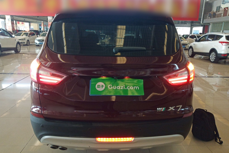 SWM斯威汽车 SWM斯威X7 2016款 1.8L 手动豪华型 7座车身外观6