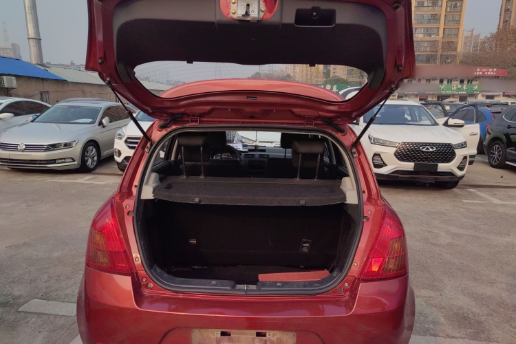 铃木 雨燕 2014款 1.3L 手动标准型机舱底盘23