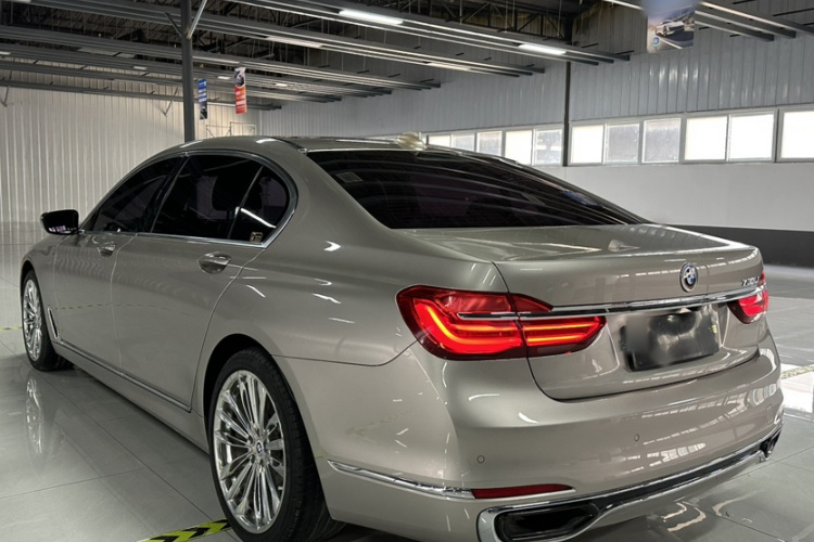 宝马7系 2018款 730Li 领先型 卓越套装车身外观6003