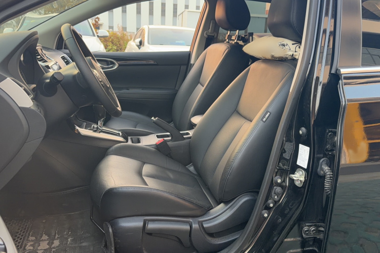 日产 轩逸 2019款 1.6XV CVT智联尊享版 国VI中控内饰7002