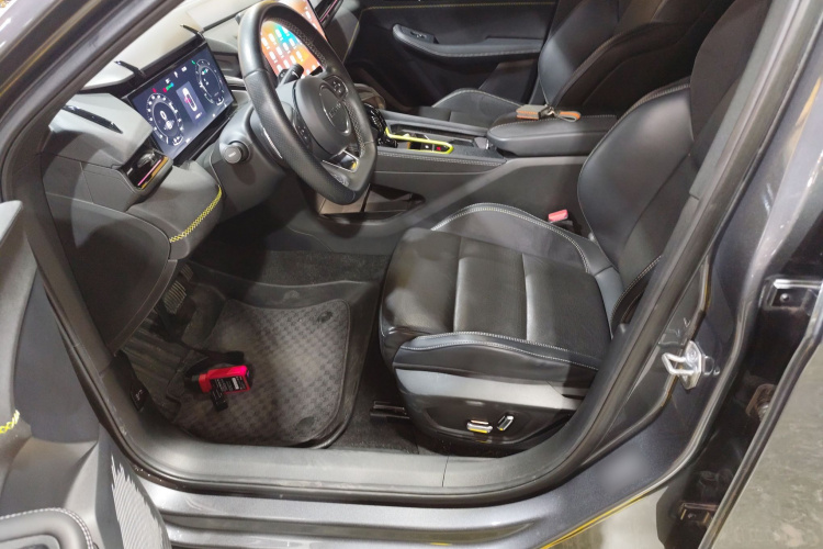 领克03 2023款 2.0TD DCT劲Pro中控内饰19