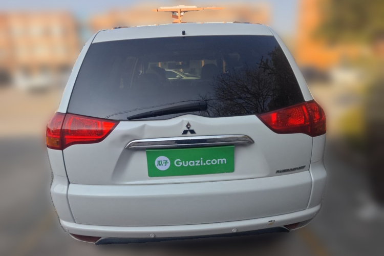 三菱 帕杰罗·劲畅 2013款 3.0L 自动两驱豪华版车身外观6