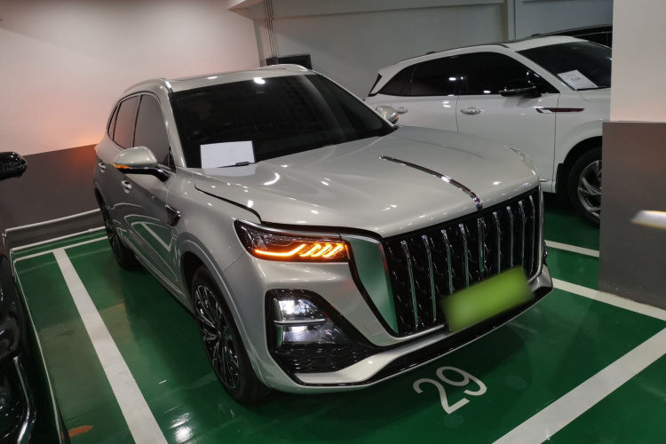 红旗HS5 2023款 2.0T 四驱旗享Pro版车身外观3