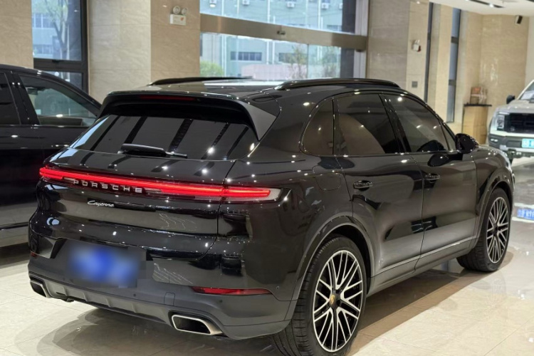 保时捷 2025款 Cayenne 3.0T车身外观6005