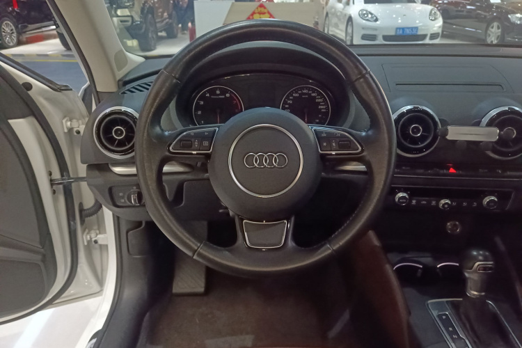 奥迪A3 2016款 Sportback 35 TFSI 风尚型中控内饰13
