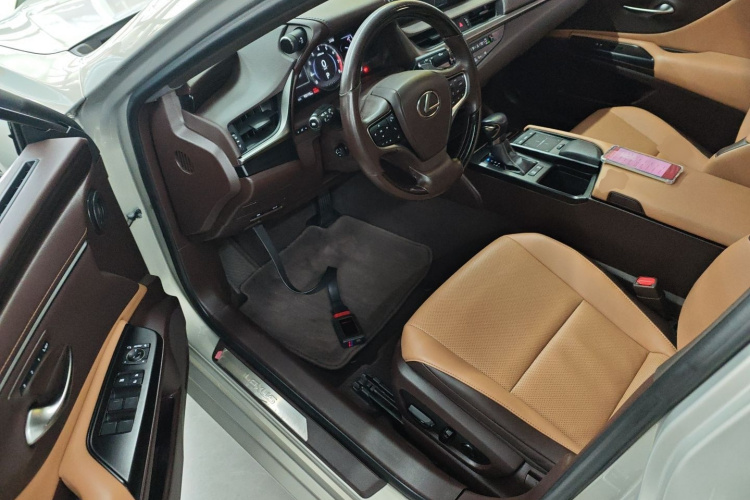 雷克萨斯ES 2018款 200 豪华版 国V中控内饰7003