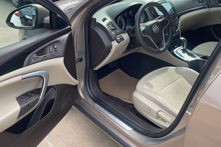 别克 君威 2015款 2.0L 领先时尚型中控内饰20