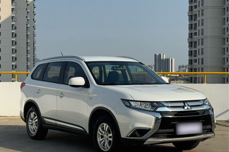 三菱 欧蓝德 2016款 2.0L 两驱风尚版 5座车身外观6009