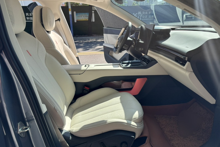 领克07 2024款 EM-P 126长续航 Ultra中控内饰7004