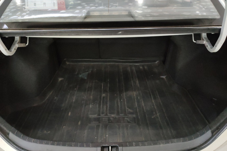 丰田 雷凌 2017款 改款 185T CVT精英版 国V机舱底盘23