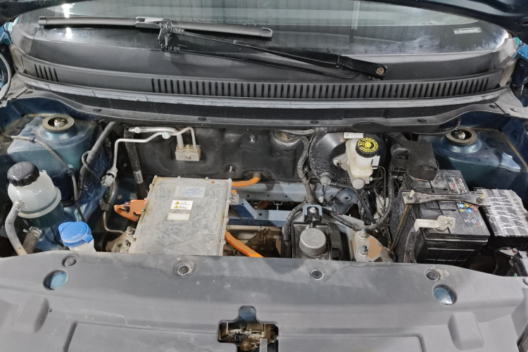 大运 悦虎 2023款 300 标准版机舱底盘24