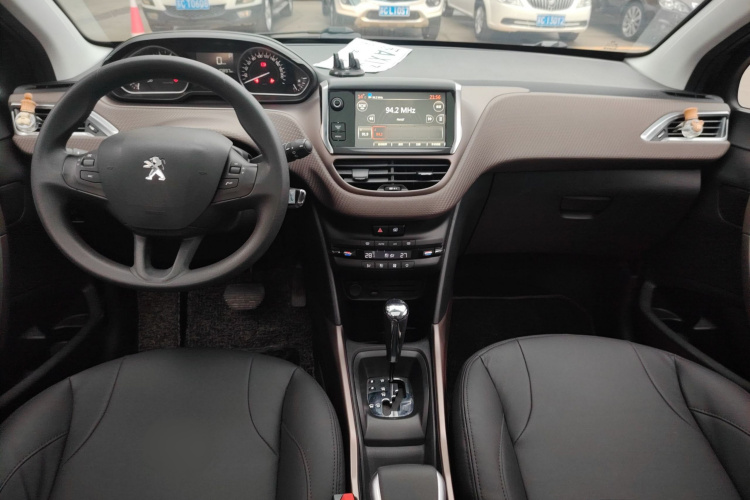 标致2008 2014款 1.6L 自动时尚版局部细节16