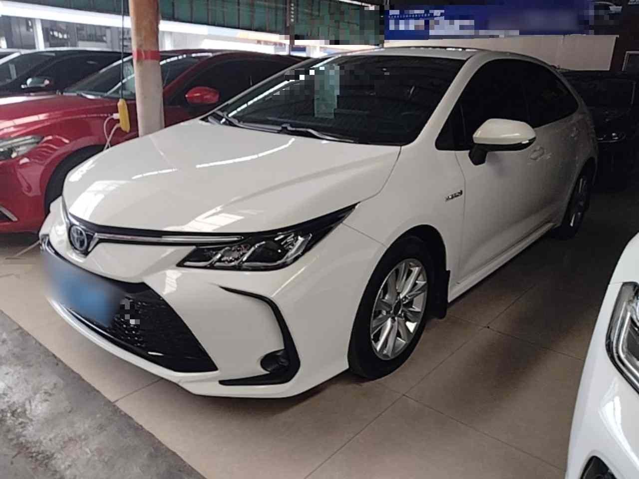 丰田 卡罗拉 2023款 1.8L 智能电混双擎 精英版(2)