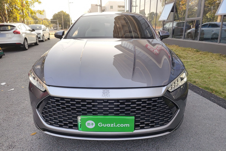 比亚迪 秦PLUS 2023款 冠军版 DM-i 55KM领先型车身外观2