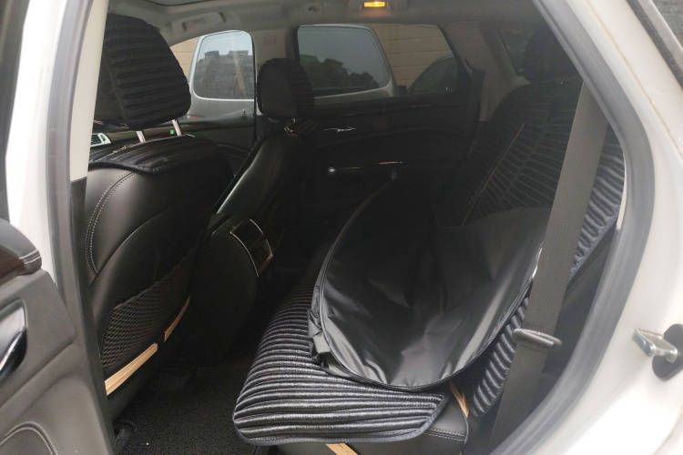 凯迪拉克SRX 2013款 3.0L 精英型中控内饰7004