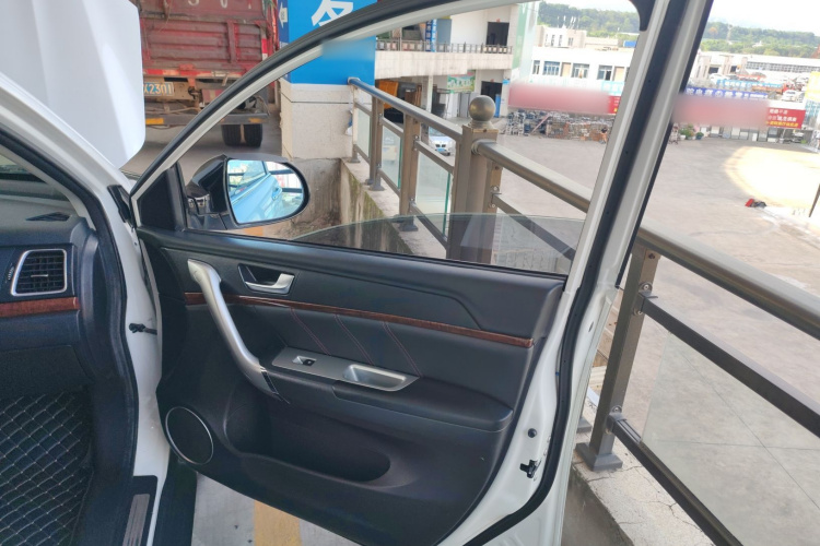 哈弗H6 2017款 红标 运动版 1.5T 手动两驱精英型中控内饰7005