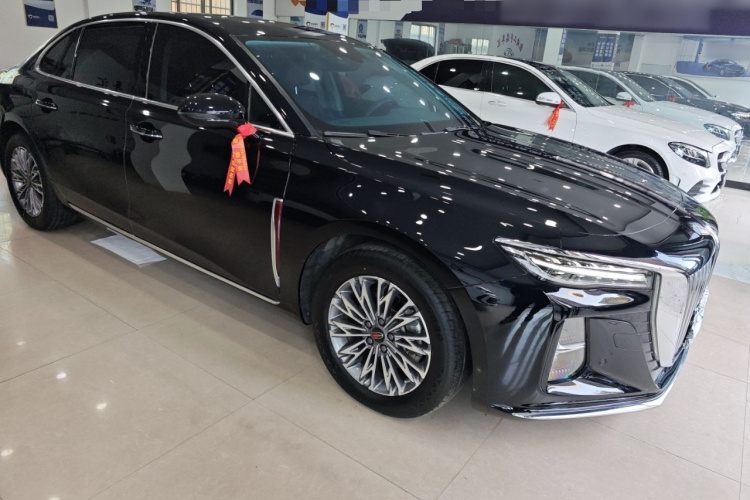 红旗H5 2024款 1.5T DCT智联旗韵版车身外观3