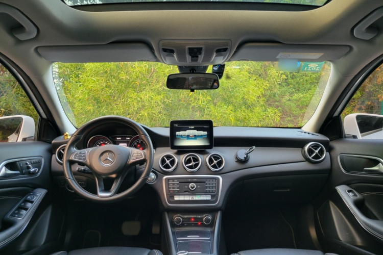 奔驰GLA 2017款 GLA 200 动感型中控内饰7004