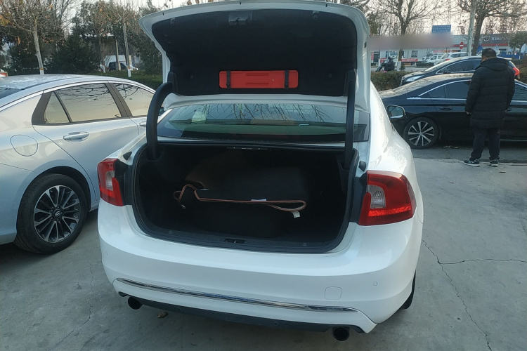 沃尔沃S60 2014款 S60L 2.0T 智远版机舱底盘23