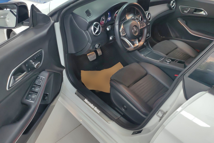 奔驰CLA 2018款 CLA 220 4MATIC中控内饰20