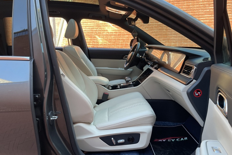 理想汽车 理想ONE 2020款 增程6座版中控内饰7008