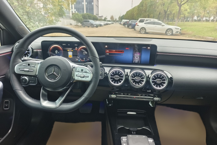 奔驰A级 2022款 改款三 A 200 L 运动轿车时尚型中控内饰7006