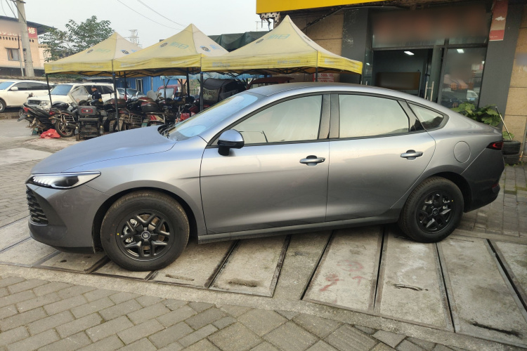 比亚迪 秦PLUS 2025款 DM-i 智驾版 55KM领先型车身外观4