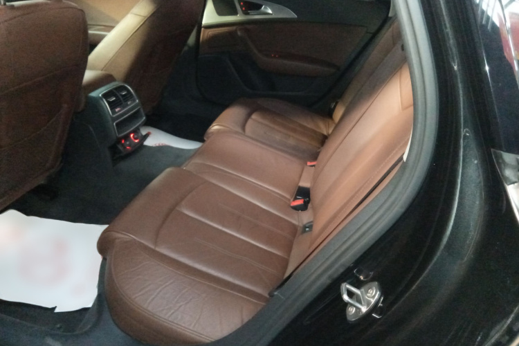 奥迪A6L 2018款 30周年年型 35 TFSI 时尚型中控内饰21