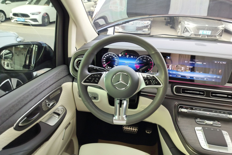 奔驰V级 2024款 V 300 L 长轴距尊贵版局部细节13