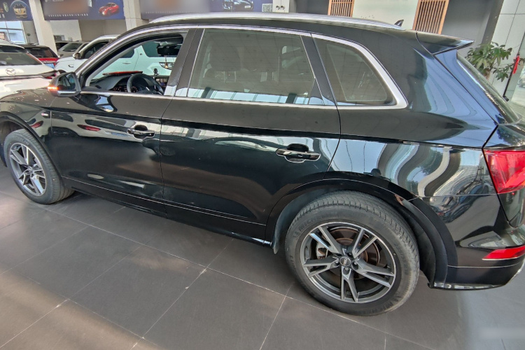 奥迪Q5L 2020款 改款 40 TFSI 荣享时尚型车身外观4