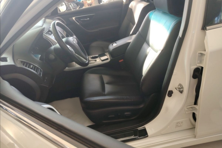 日产 天籁 2018款 2.0L XL 智进版中控内饰7004