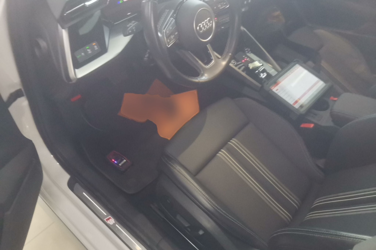 奥迪A3 2024款 A3L Limousine 35 TFSI 时尚运动型中控内饰20