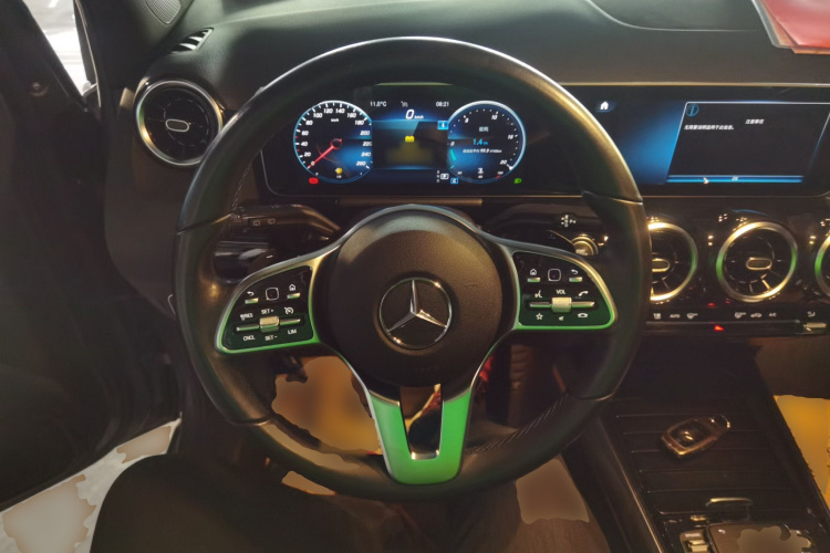 奔驰B级 2020款 B 180中控内饰13