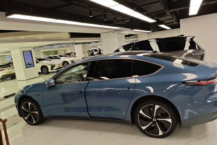 蔚来ET7 2022款 100kWh 首发版车身外观4