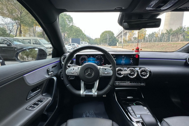 奔驰A级AMG 2019款 AMG A 35 L 4MATIC中控内饰7002