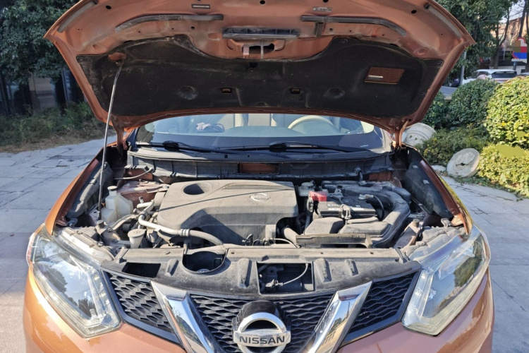 日产 奇骏 2014款 2.5L CVT领先版 4WD机舱底盘24