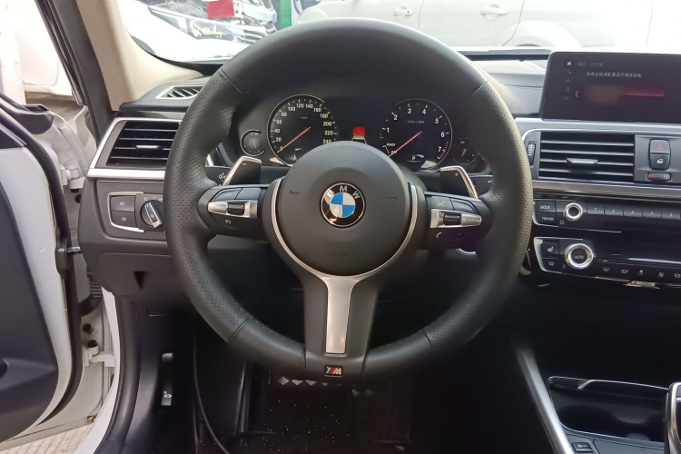 宝马3系 2019款 320Li M豪华套装局部细节13