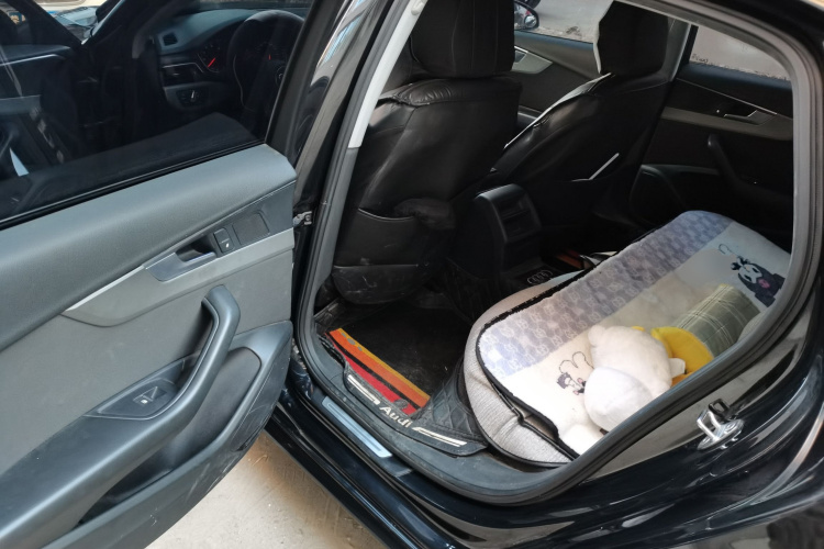 奥迪A4L 2018款 30周年年型 40 TFSI 进取型中控内饰21