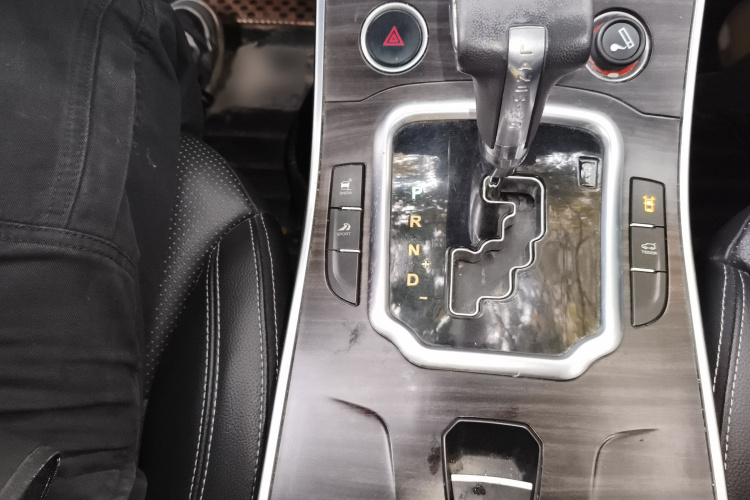 陆风X7 2015款 2.0T 全景尊贵版局部细节18