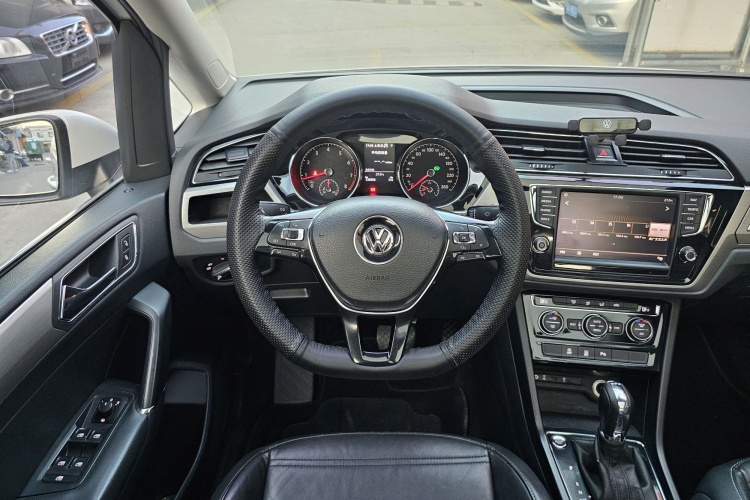 大众 2018款 途安L 280TSI DSG拓界版 7座 国V中控内饰7005